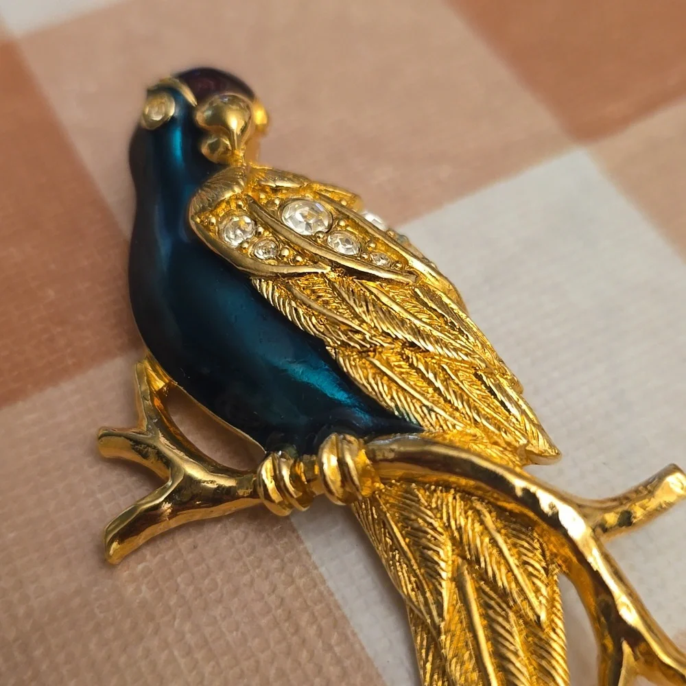 Parrot Pin - Picture 2 of 7